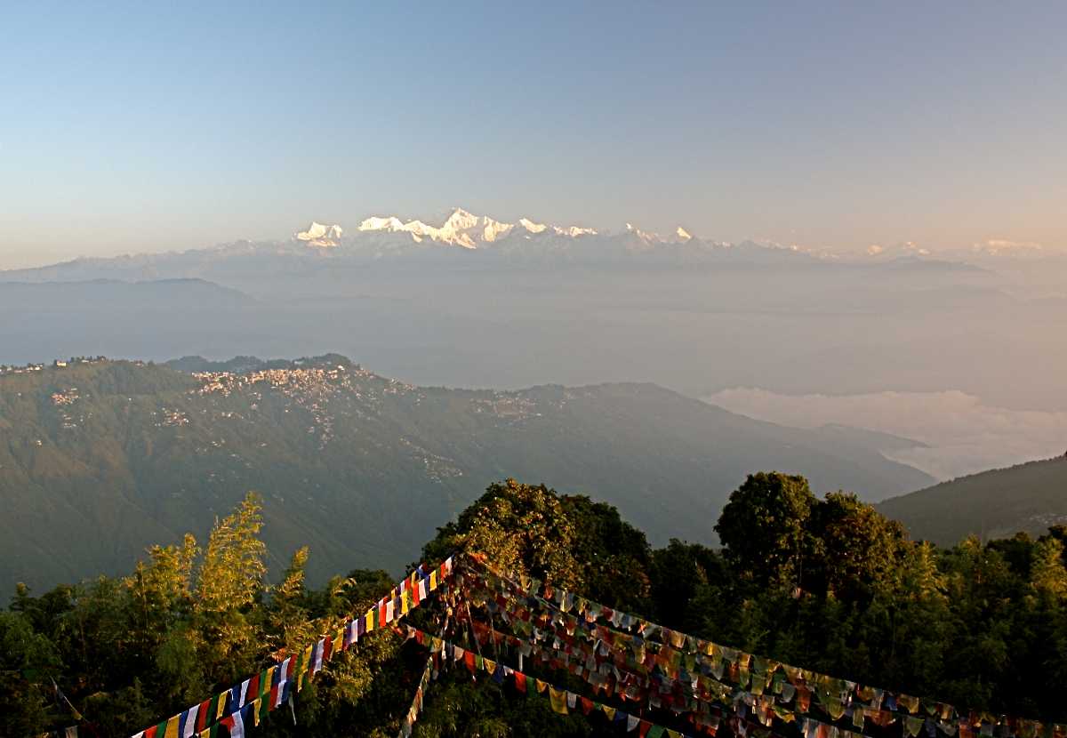 Tiger Hill Darjeeling - Sunrise, Weather, Pictures - Holidify
