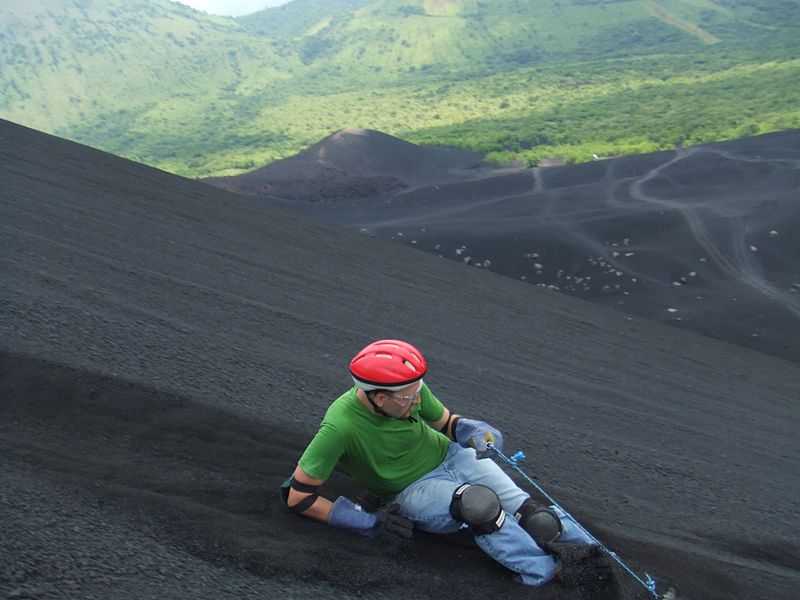 Volcano Boarding, 12 des sports d'aventure les plus dangereux au monde
