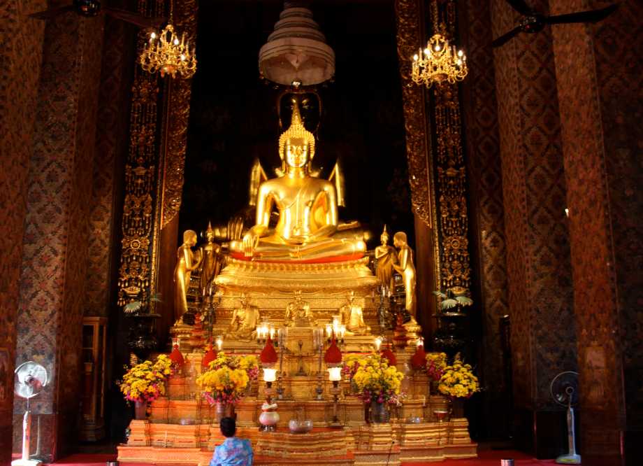 Buddha Statue at Wat Bowonniwet Vihara