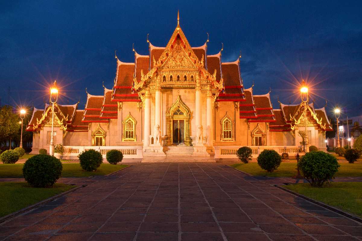 Wat Benchamabophit at Twilight