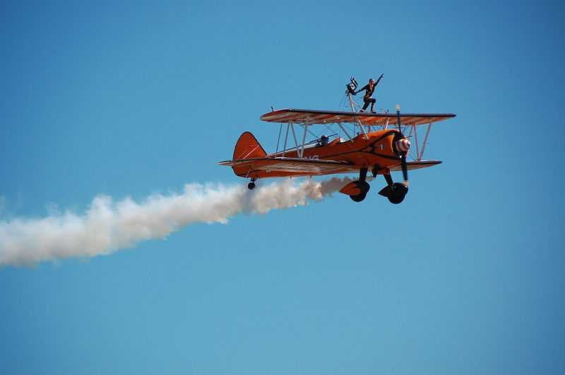 Wing Walking, 12 des sports d'aventure les plus dangereux au monde