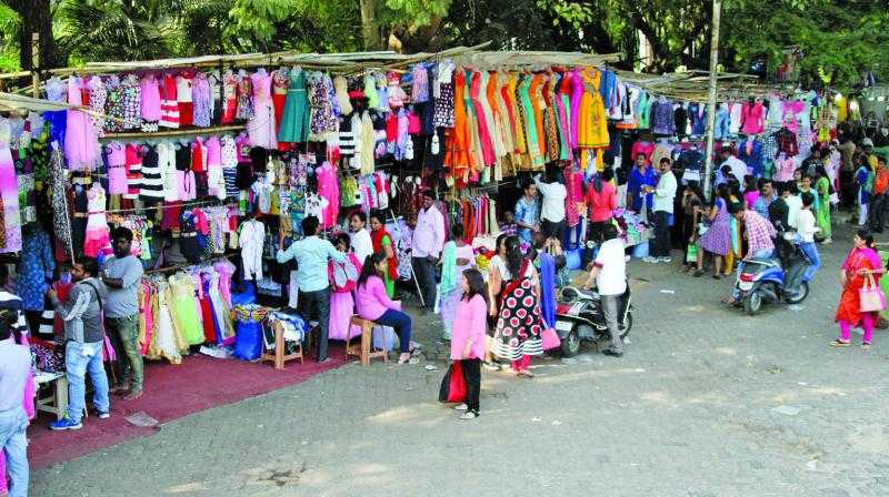 Linking Road, Shopping at Mumbai