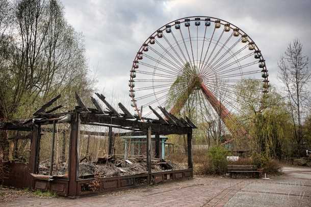 https://www.holidify.com/images/cmsuploads/compressed/abandoned-ferris-wheel-at-spreepark-in-berlin--21725_20190715165653.jpg