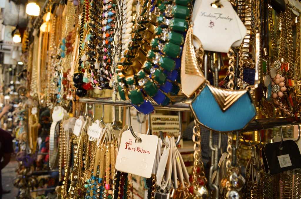 Junk jewellery at Colaba Causeway Market, Shopping in Mumbai