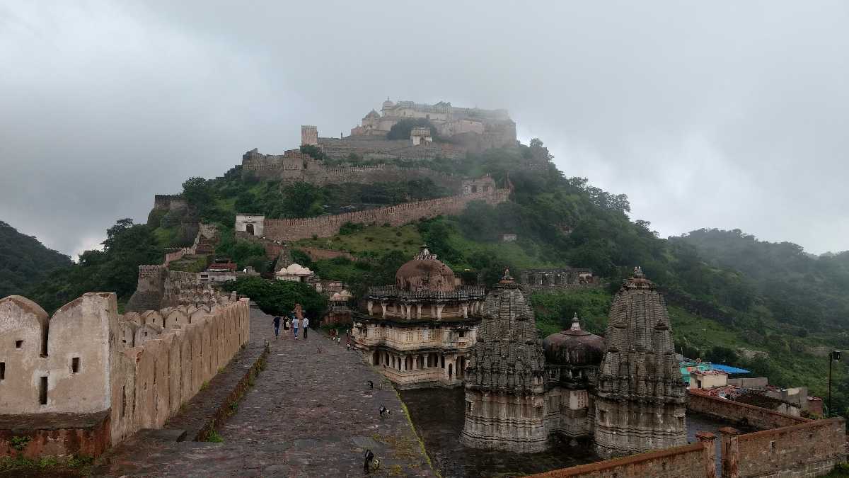 Longest fort wall of Kumbhalgarh Fort