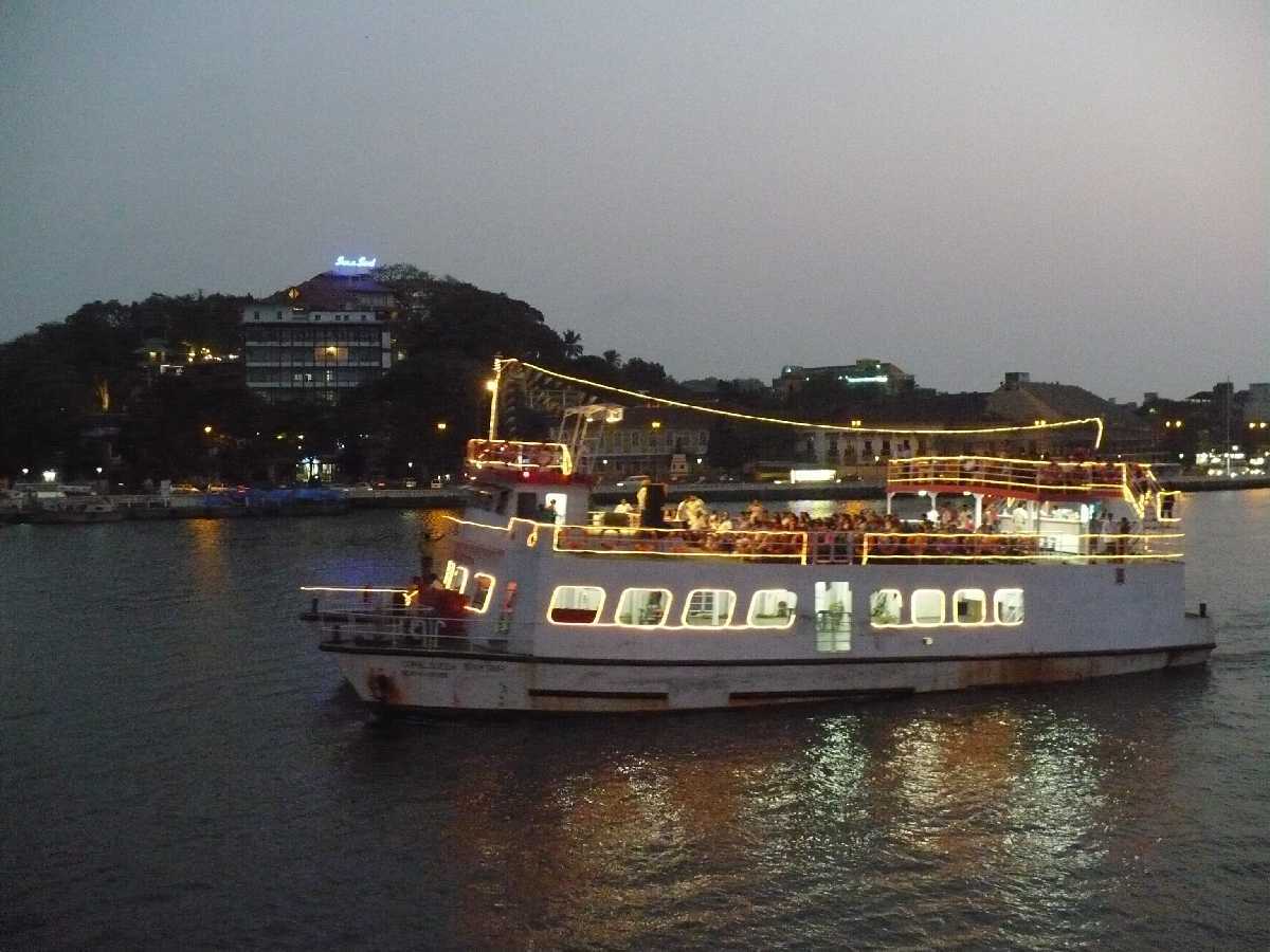 cruise ride in mandovi river goa