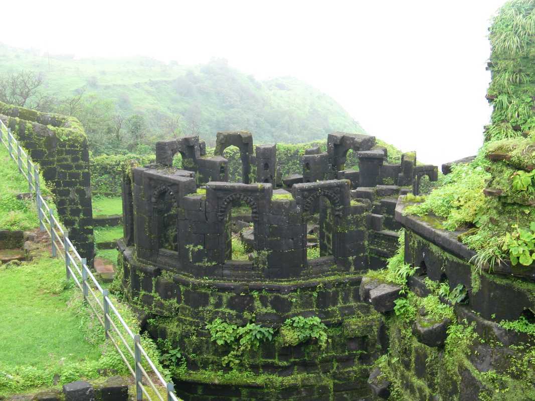 Raigad Fort Trek Maharashtra | History, Height, Timings, Ropeway Cost