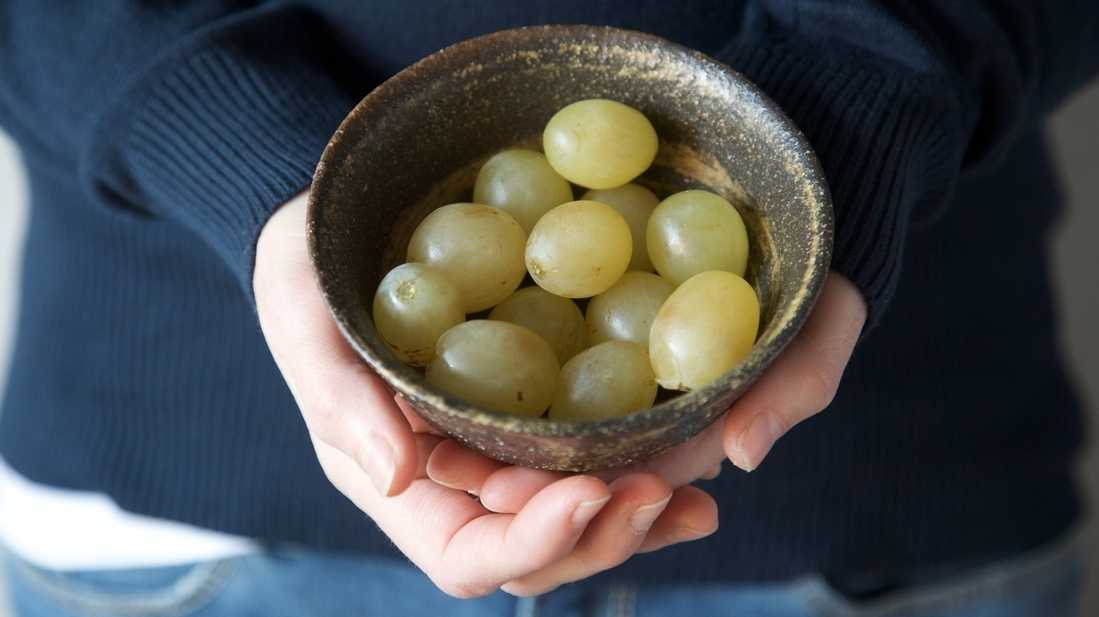 Eating 12 Grapes in Spain