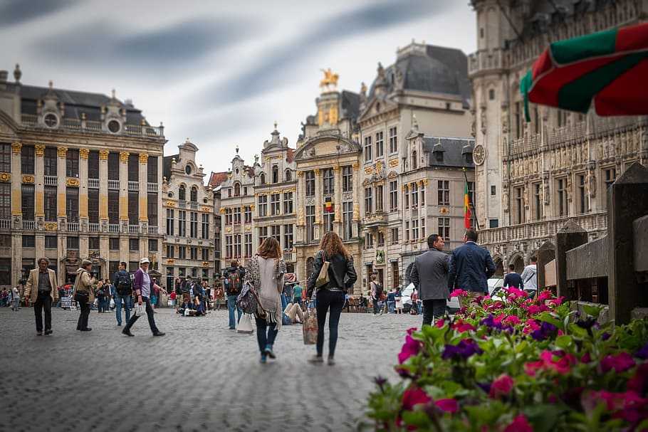 evening walking tour brussels