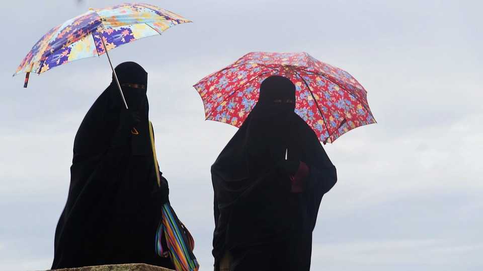 Burqa,  Women's traditional wear, Traditional dress of UAE