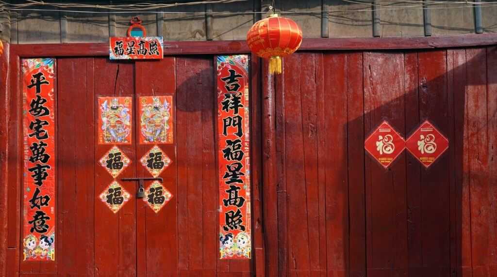 Painting Doors Red In China