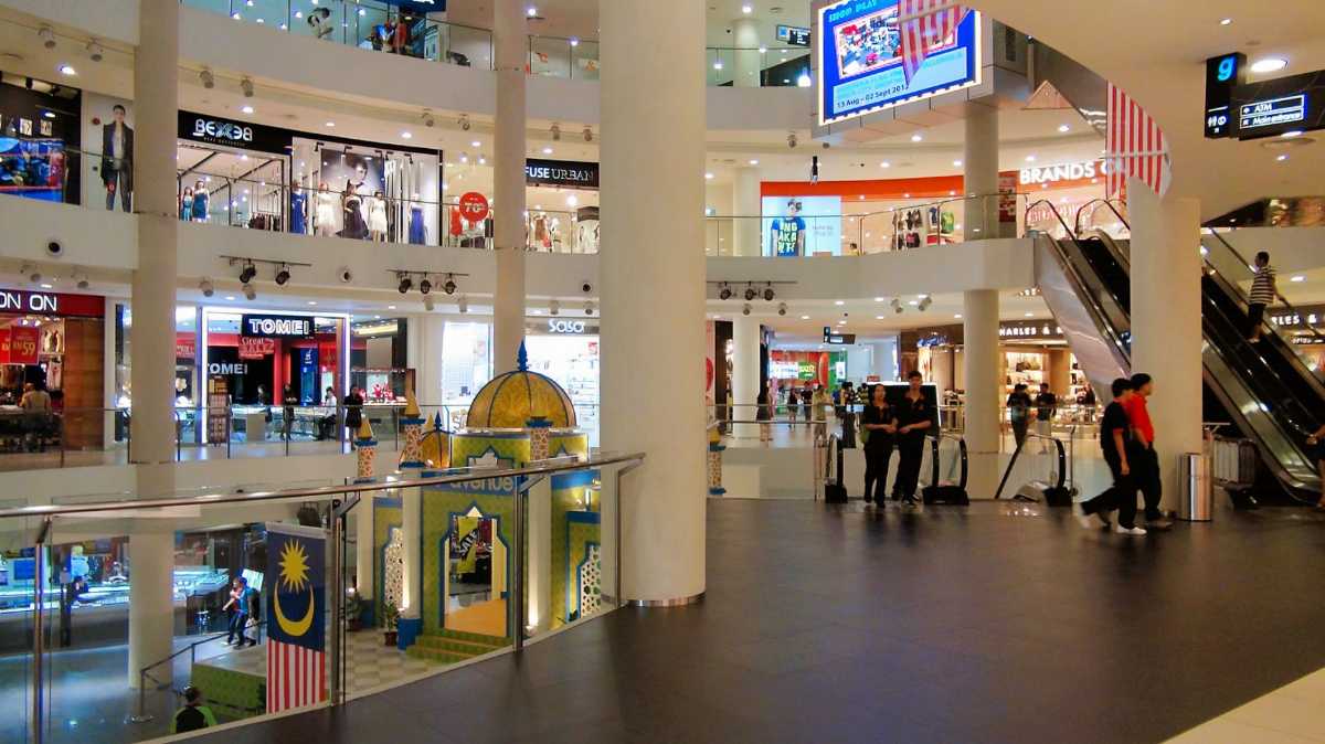 Shopping in 10 Shopping Centres, Things to Buy Holidify