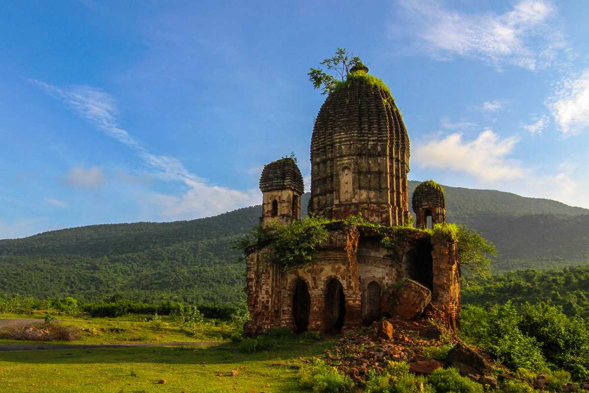 Pancharatna Temple at Garpanchkot