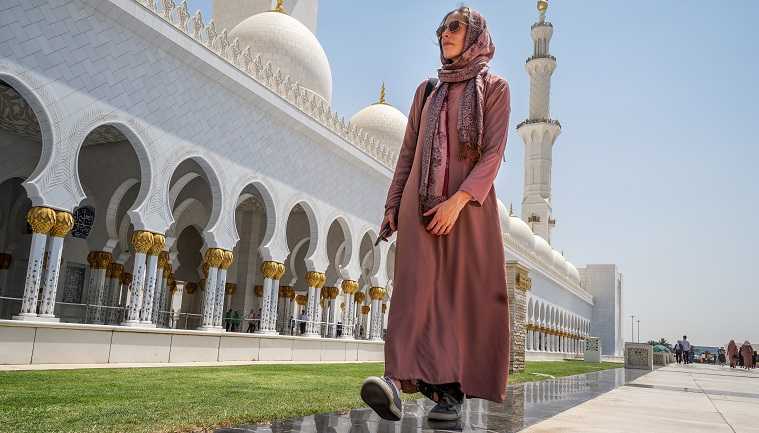 Abu Dhabi - visiting Sheikh Zayed Grand Mosque - YouTube