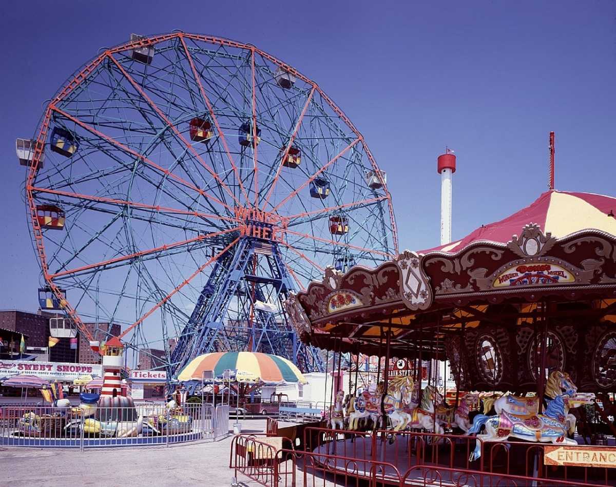 12 Best Amusement Parks Near NYC For For A Thrilling Excursion