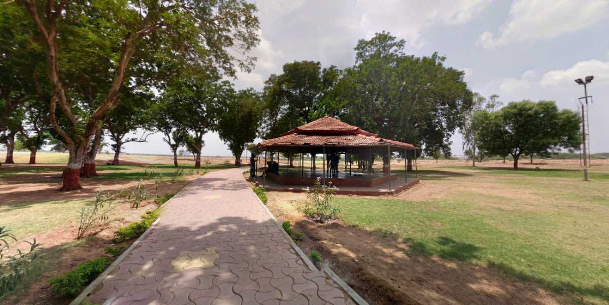 tourist places near gandhinagar