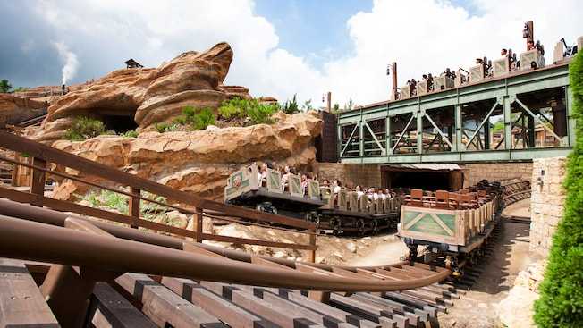 Big Grizzly Mountain Runaway Mine Car at Hong Kong Disneyland