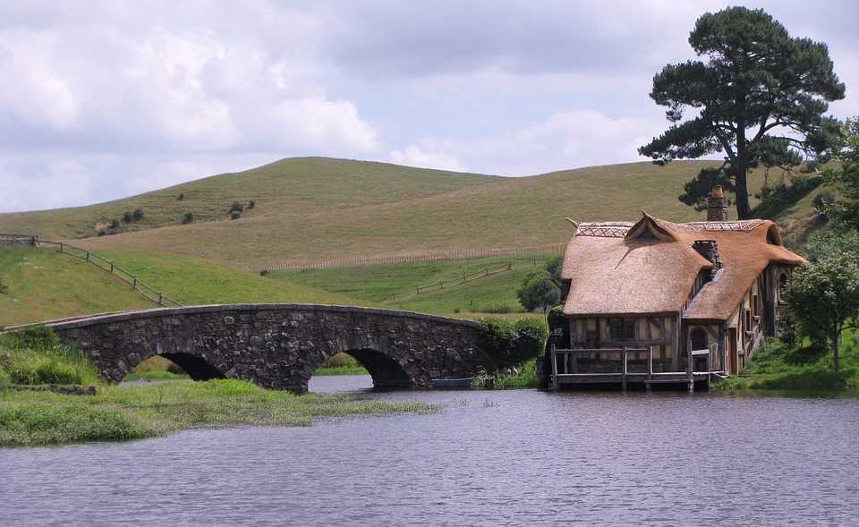 Hobbiton Movie Set