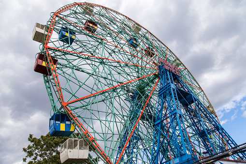 12 Best Amusement Parks Near NYC For For A Thrilling Excursion