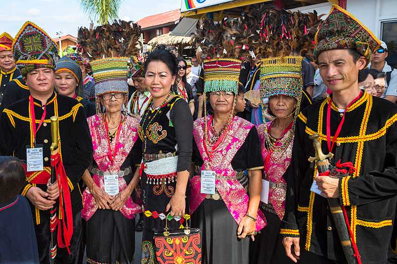 Traditional Kadazan Dress, Traditional clothes in Malaysia