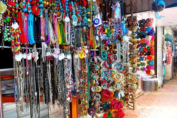 Trinkets at Lokhandwala Market, Shopping at Mumbai