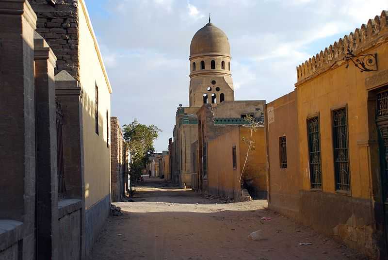 Tomb in Northern Cemetery built along with Residential places