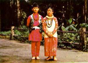 6 Famous Traditional Dresses Of Sikkim for Women and Men