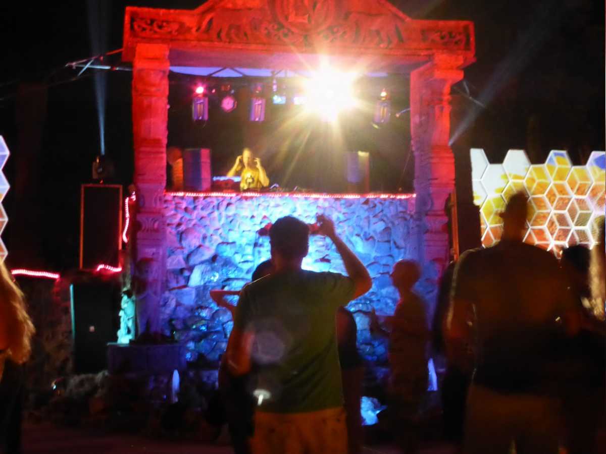 Nightlife in Goa - 18 Nightclubs, Bars, Beach Party in 2023