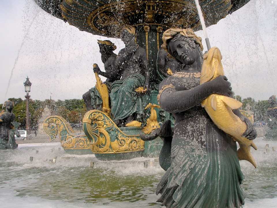 Sculptures at Place de la Concorde