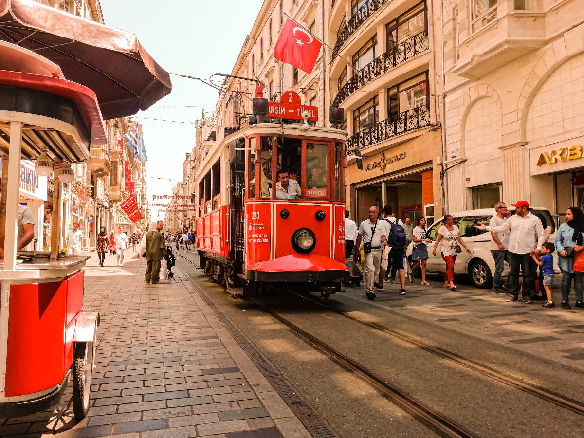 istiklal caddesi