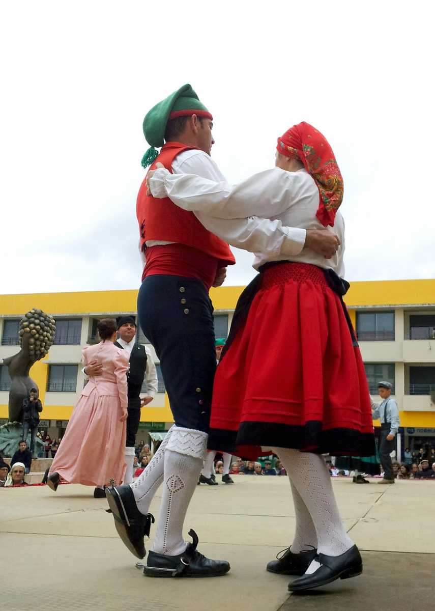 Traditional  Portuguese Dresses, Traditional dress of Malaysia