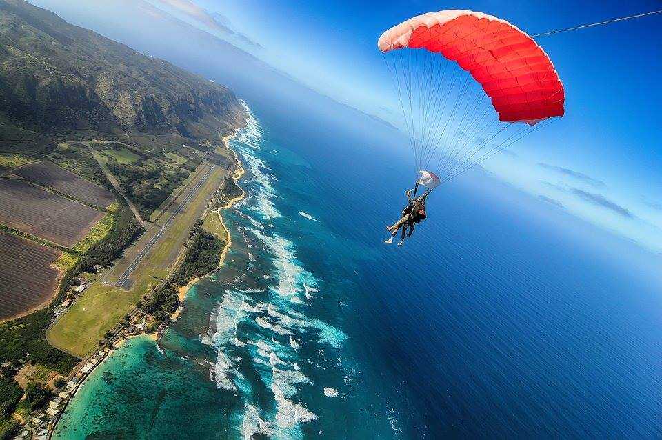 Skydiving in Honolulu: The 2 Best Hawaiian Skydiving Spots