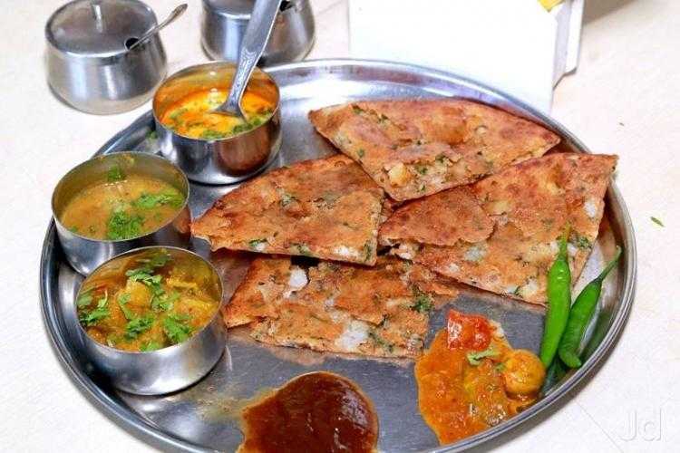 places to visit in agra for food