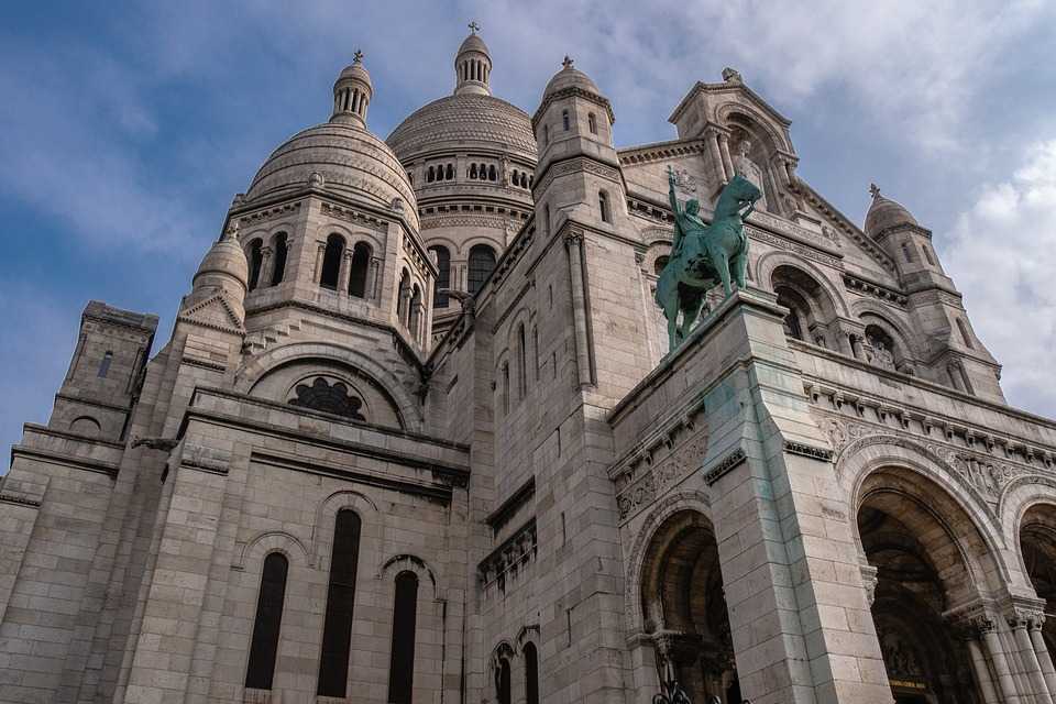 Captivating View of Sacre Coeur from Square Louise Michel