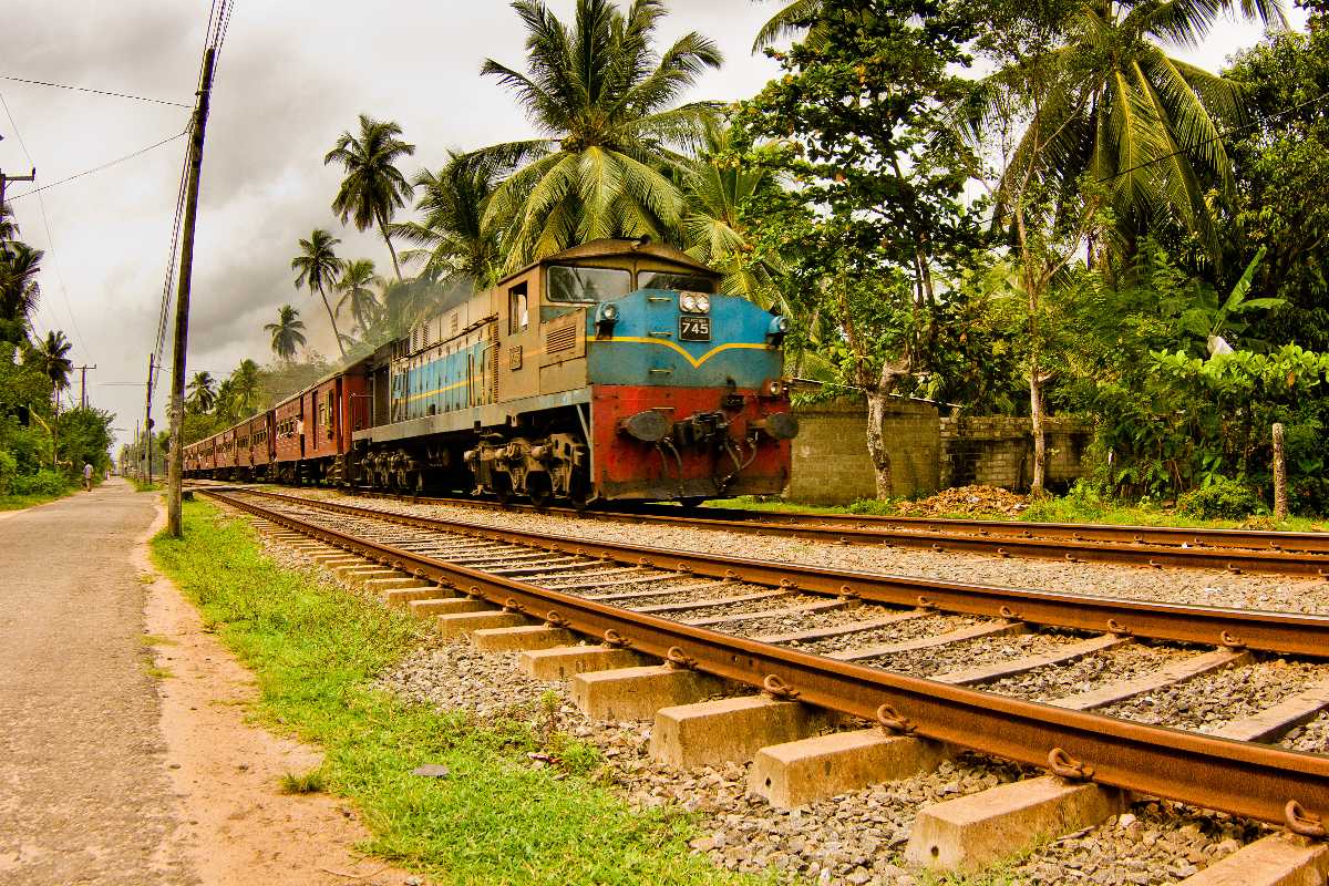 places to visit in india by train