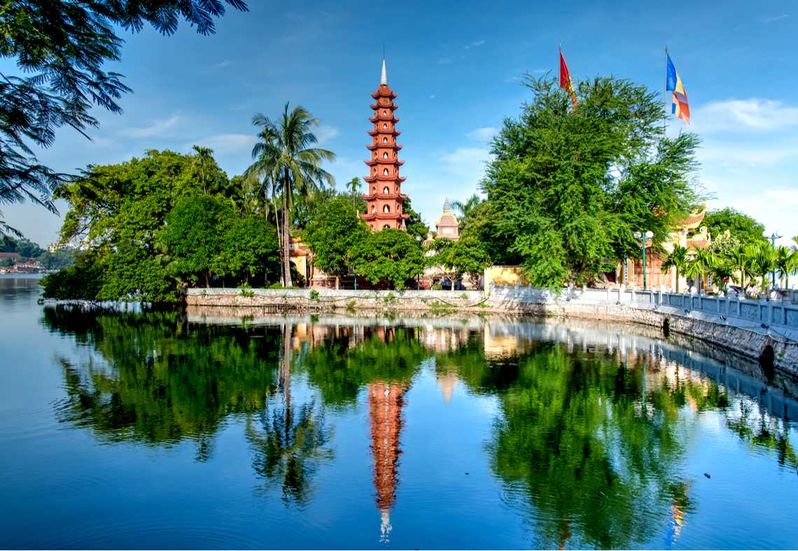 vietnam tour package makemytrip