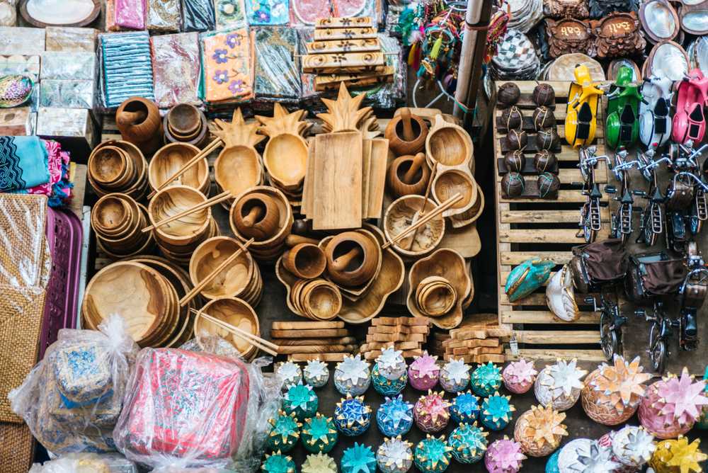 BARGAIN at LOCAL INDONESIAN MARKET (shopping in Ubud Bali) 