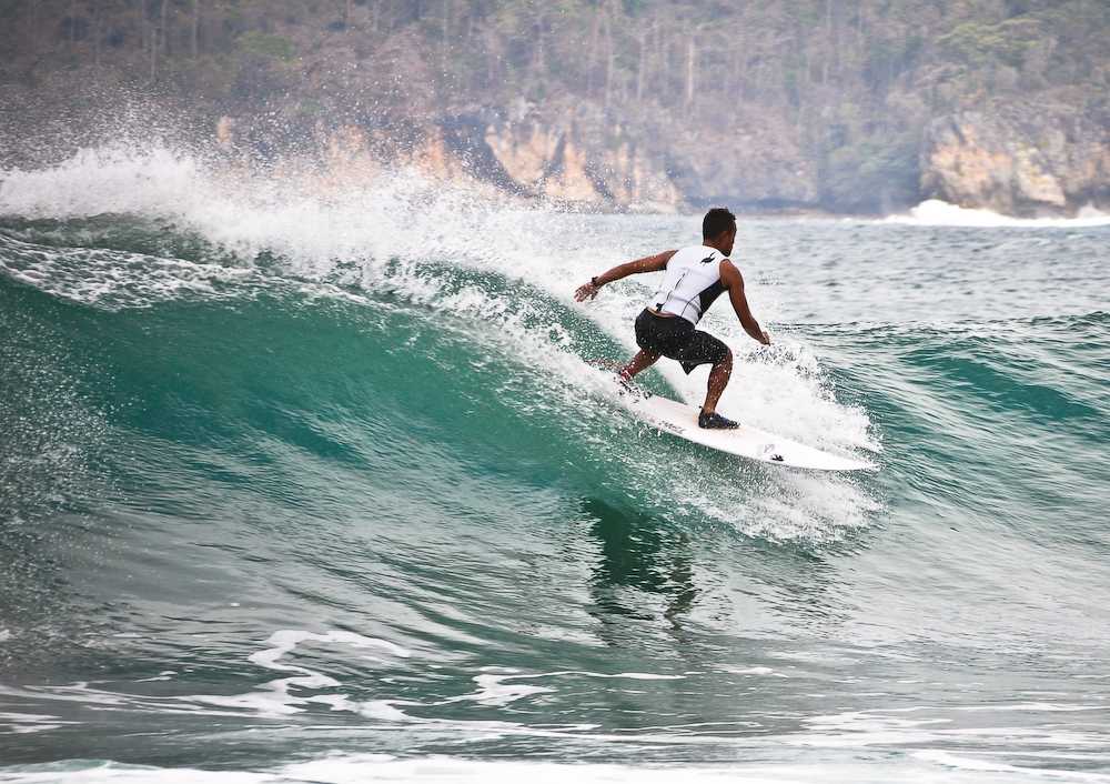 Surfing in Palawan Island