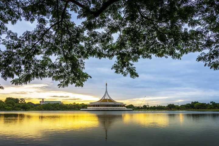 Lumpini Park, Sunrise in Bangkok