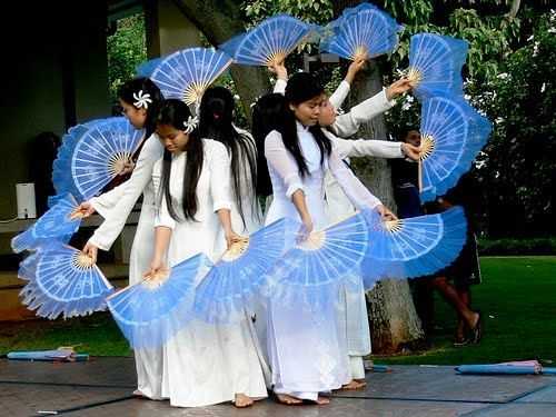 Vietnamese Culture, Fan Dance, Vu Phien