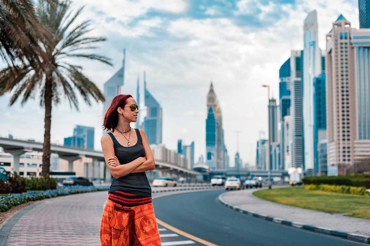 how to dress in dubai