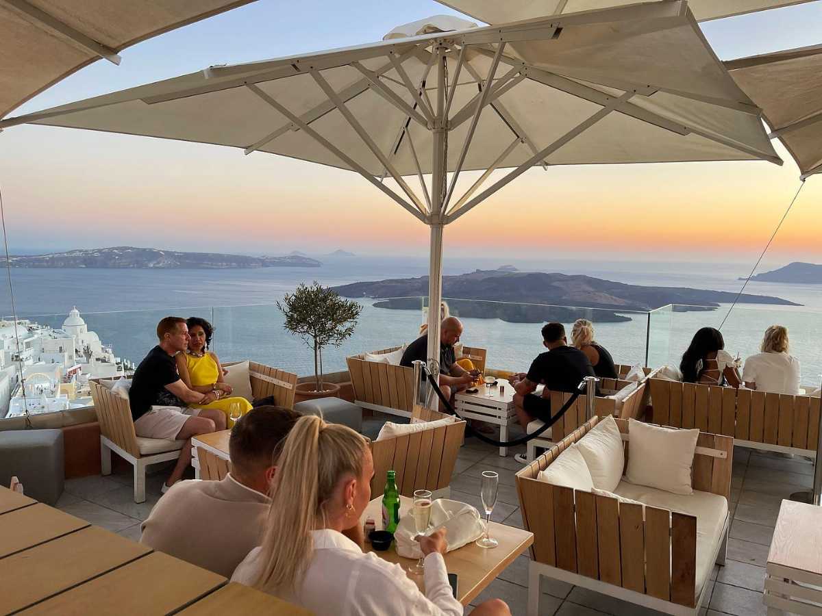 Bars, Cafes and Clubs in Santorini