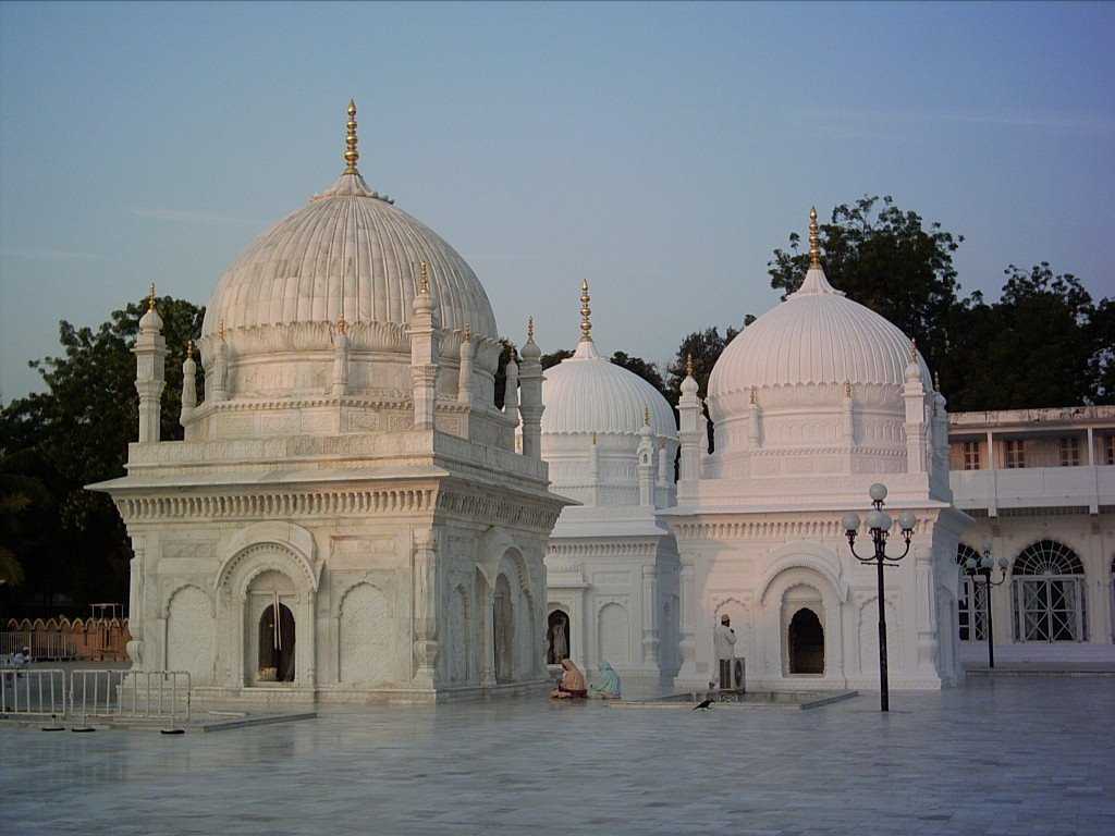 Dargah-E-Hakimi Burhanpur | Dargah-E-Hakimi timings, history, images ...
