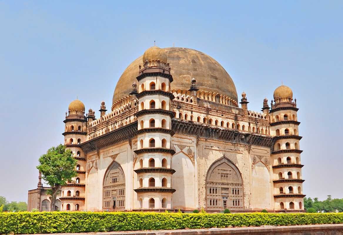 Gol Gumbaz, Bijapur | Images, History, Architecture & Information